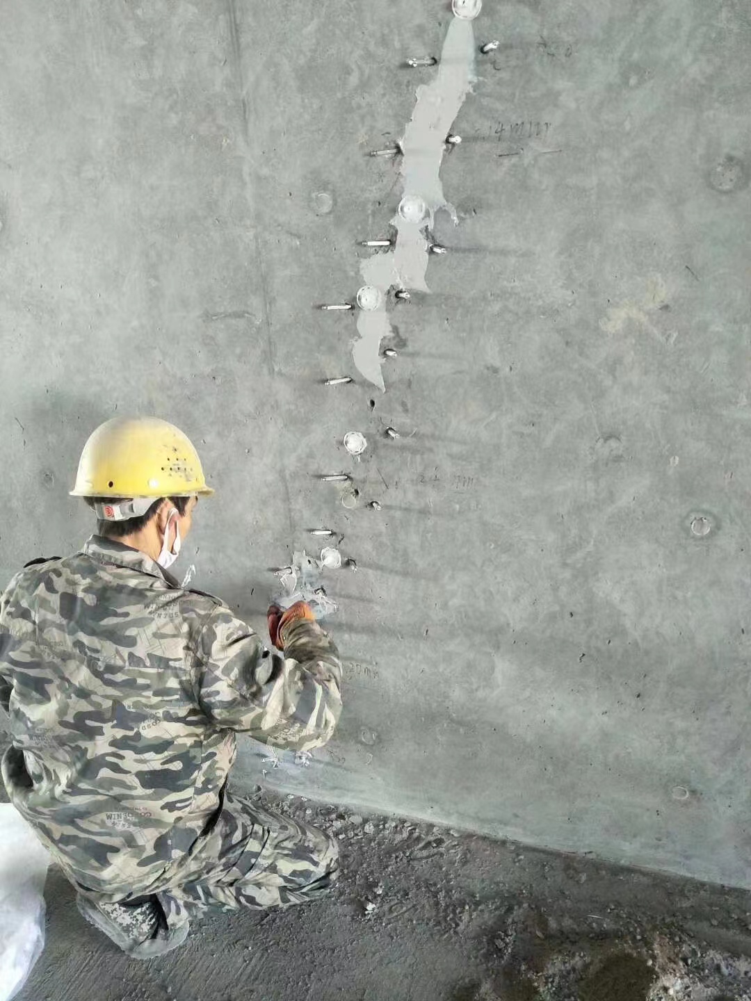 喀什混凝土楼板裂缝加固施工的方案